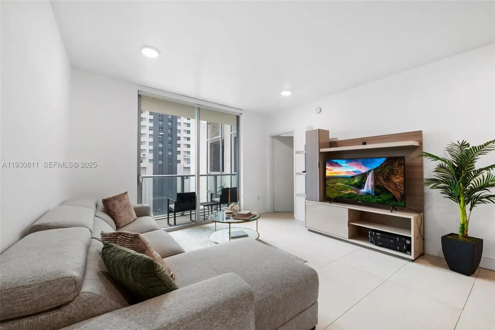1100 S Miami Ave # 702, Miami FL 33130 photo 2