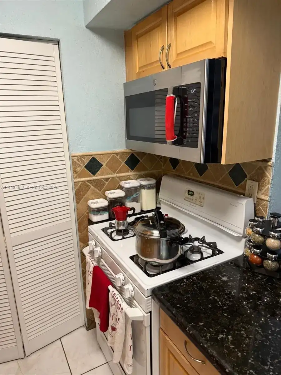 1255 W 53rd St # 301, Hialeah FL 33012 photo 4