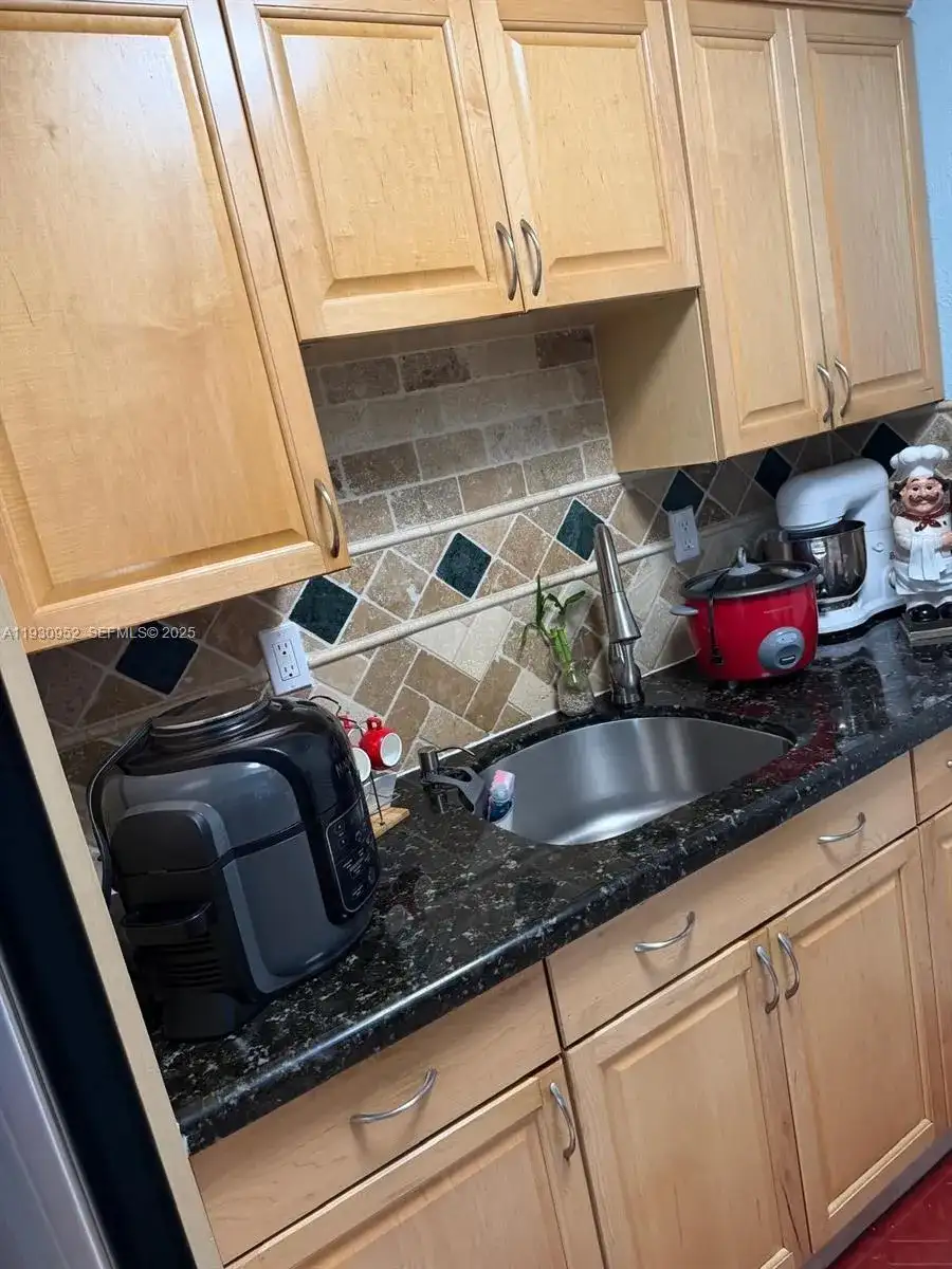 1255 W 53rd St # 301, Hialeah FL 33012 photo 5