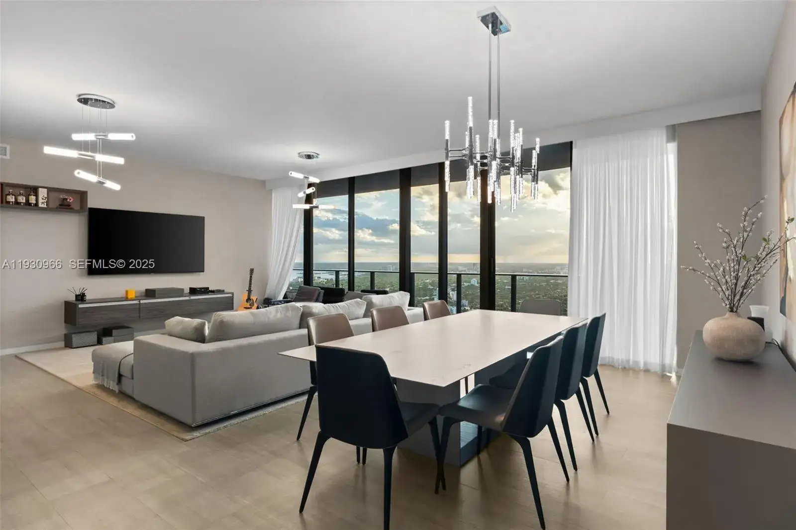 1000 Brickell Plz, Miami FL 33131 photo 2