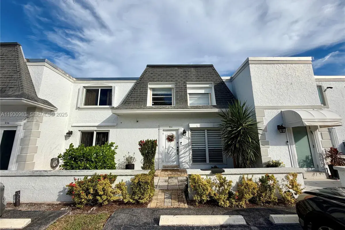 934 NE 27th Ave, Hallandale Beach FL 33009