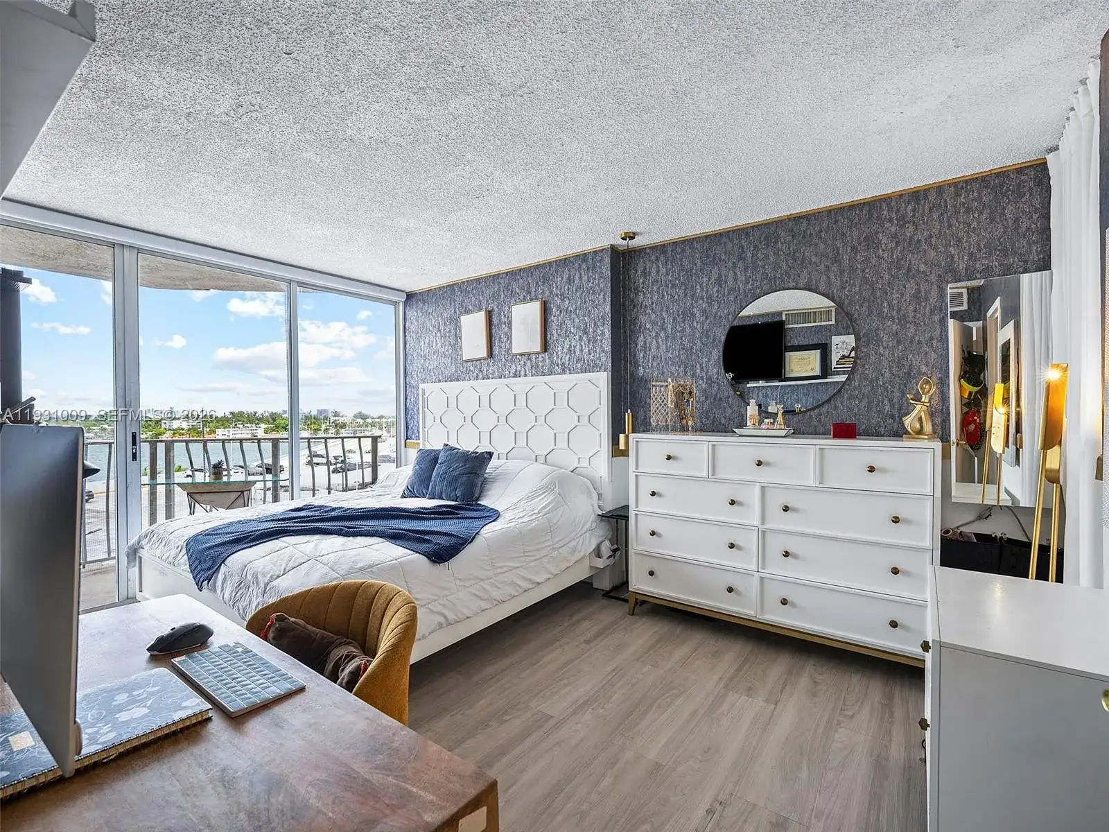 7601 E Treasure Dr # 711, North Bay Village FL 33141 photo 4