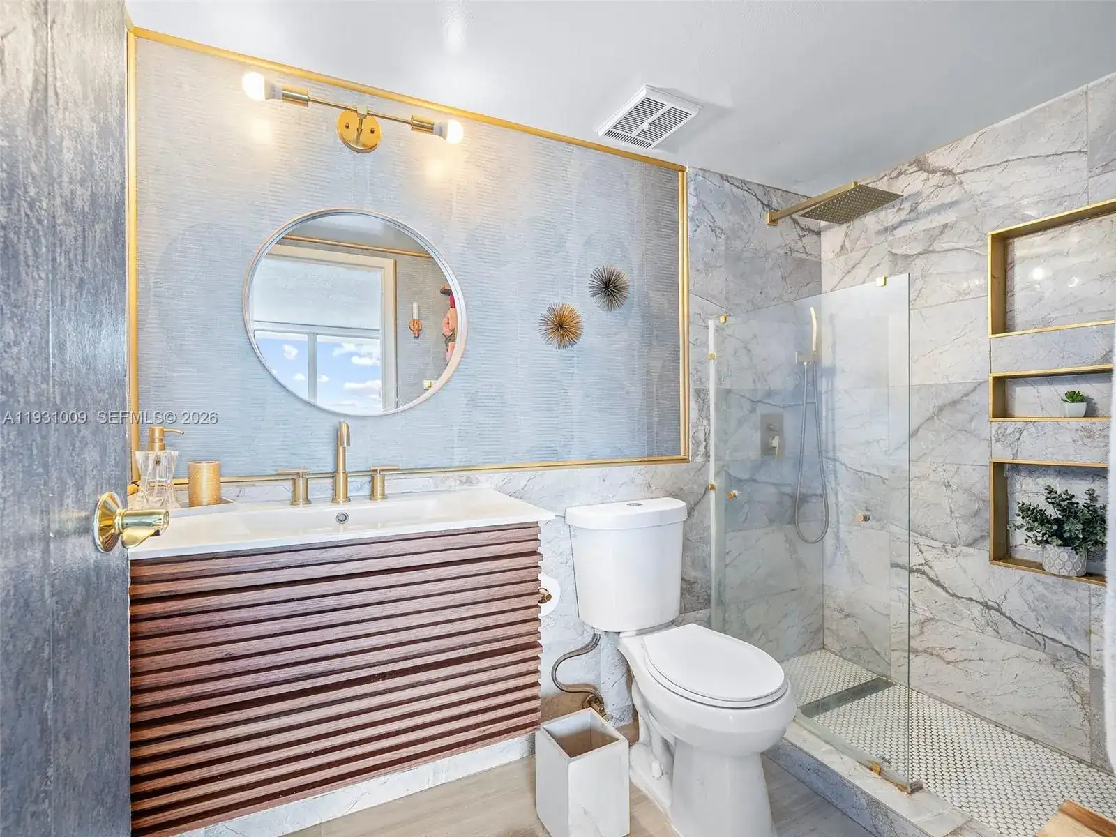 7601 E Treasure Dr # 711, North Bay Village FL 33141 photo 5