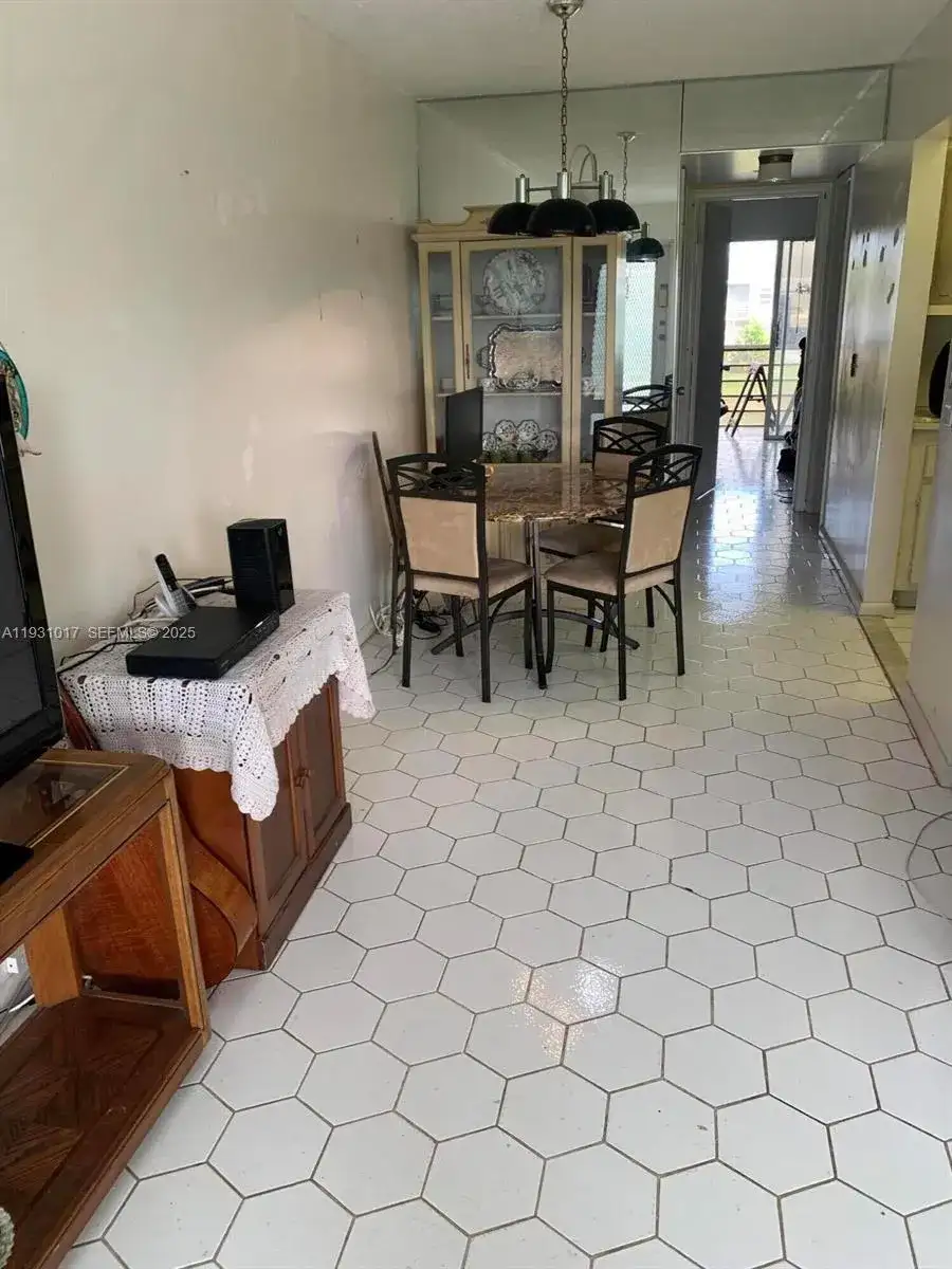 89 Berkshire D # 89, West Palm Beach FL 33417 photo 2