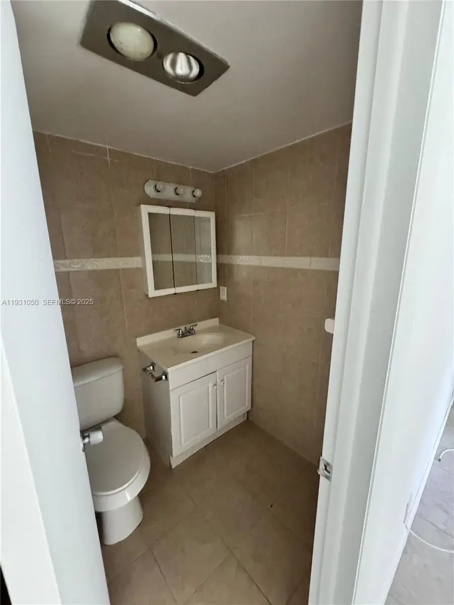 18 Hastings B # 18, West Palm Beach FL 33417