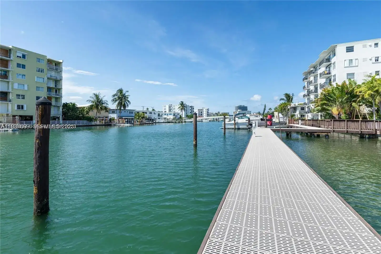 7950 Tatum Waterway Dr # N18, Miami Beach FL 33141 photo 2