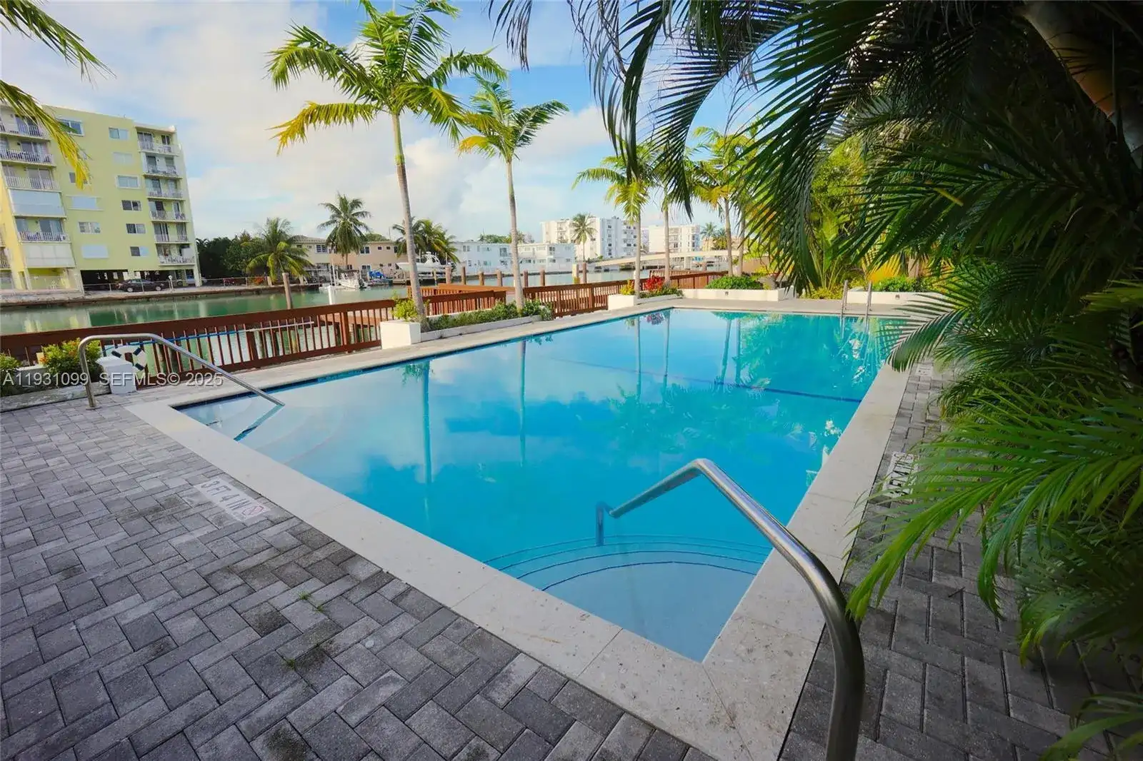 7950 Tatum Waterway Dr # N18, Miami Beach FL 33141 photo 3
