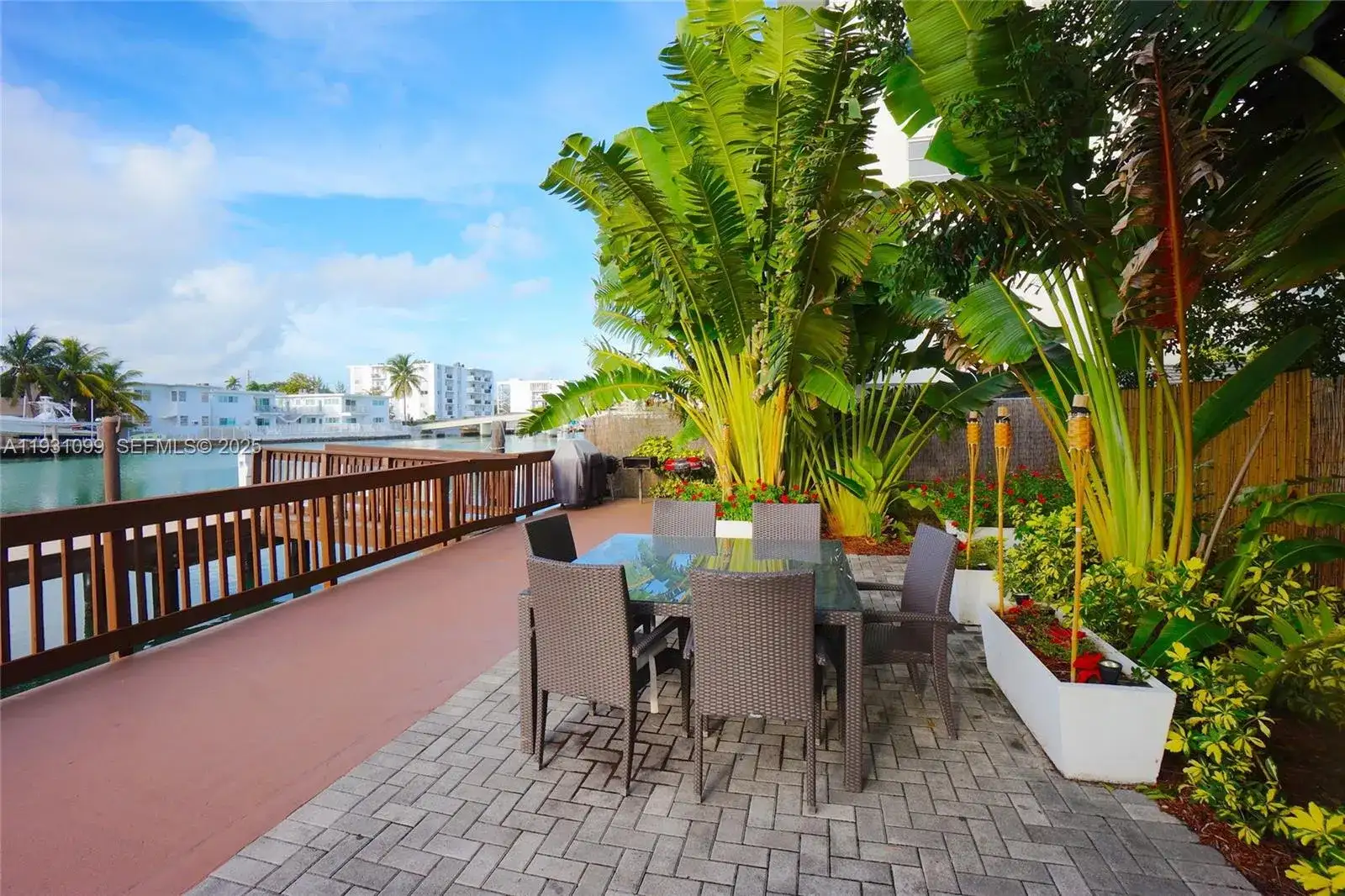 7950 Tatum Waterway Dr # N18, Miami Beach FL 33141 photo 4