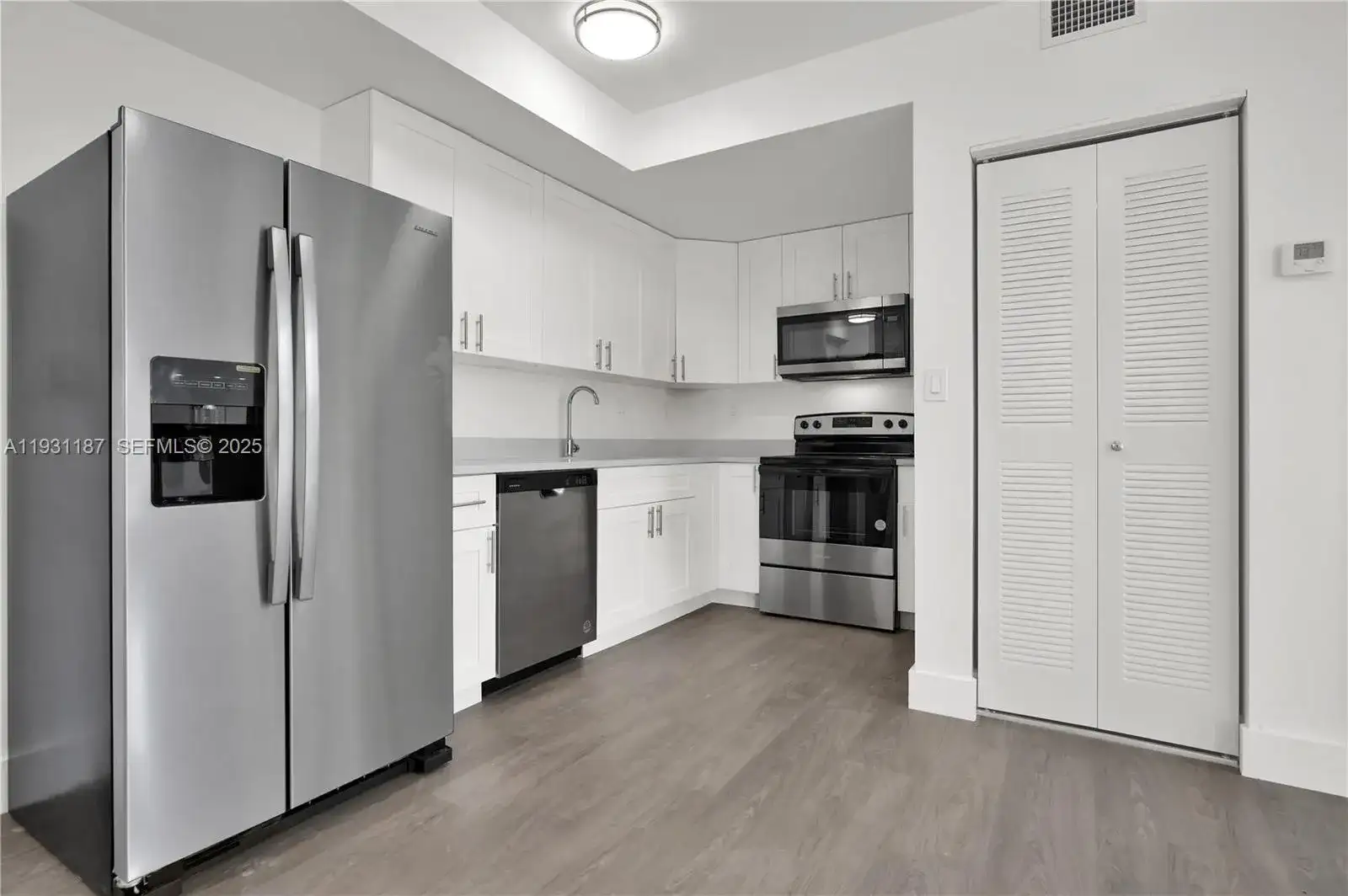 1620 NW 18th St # 301, Miami FL 33125 photo 2