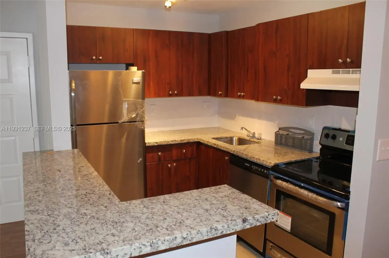 7135 NW 179th St # 302, Hialeah FL 33015 photo 2