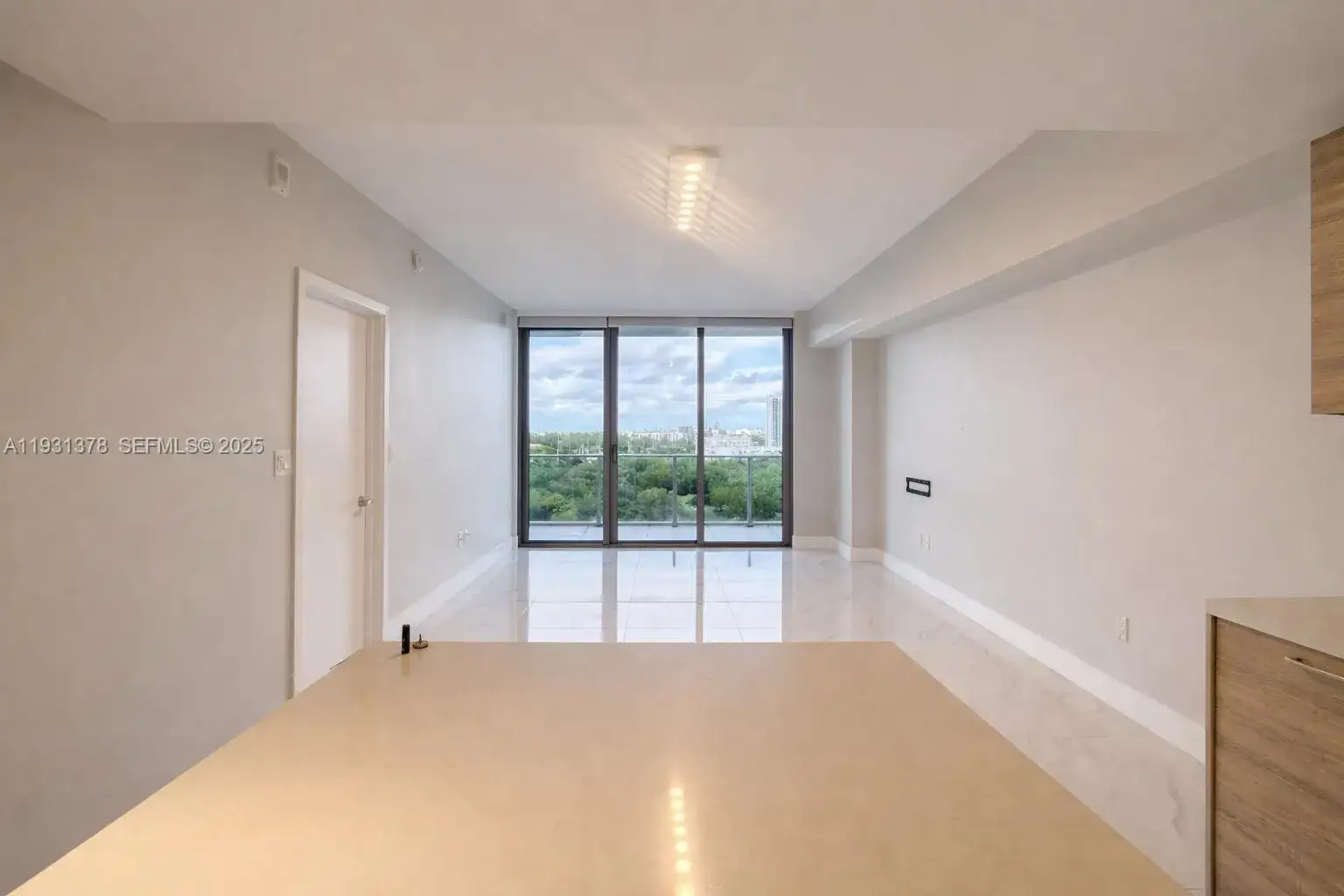16385 Biscayne Blvd # 1102, North Miami Beach FL 33160 photo 3