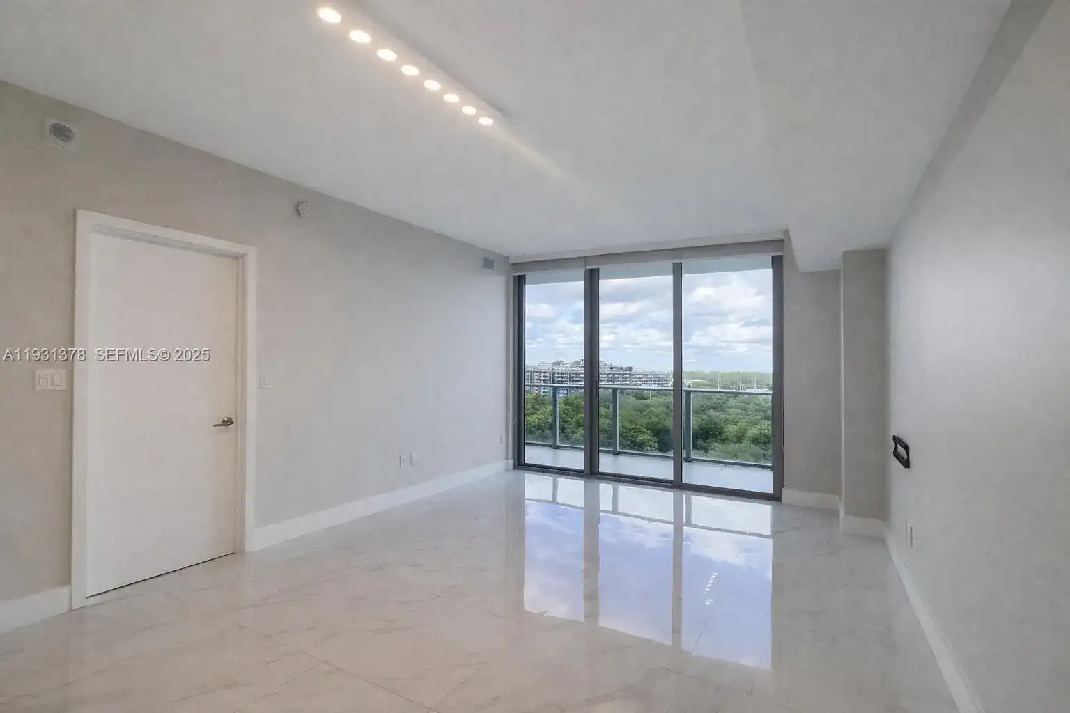 16385 Biscayne Blvd # 1102, North Miami Beach FL 33160 photo 4