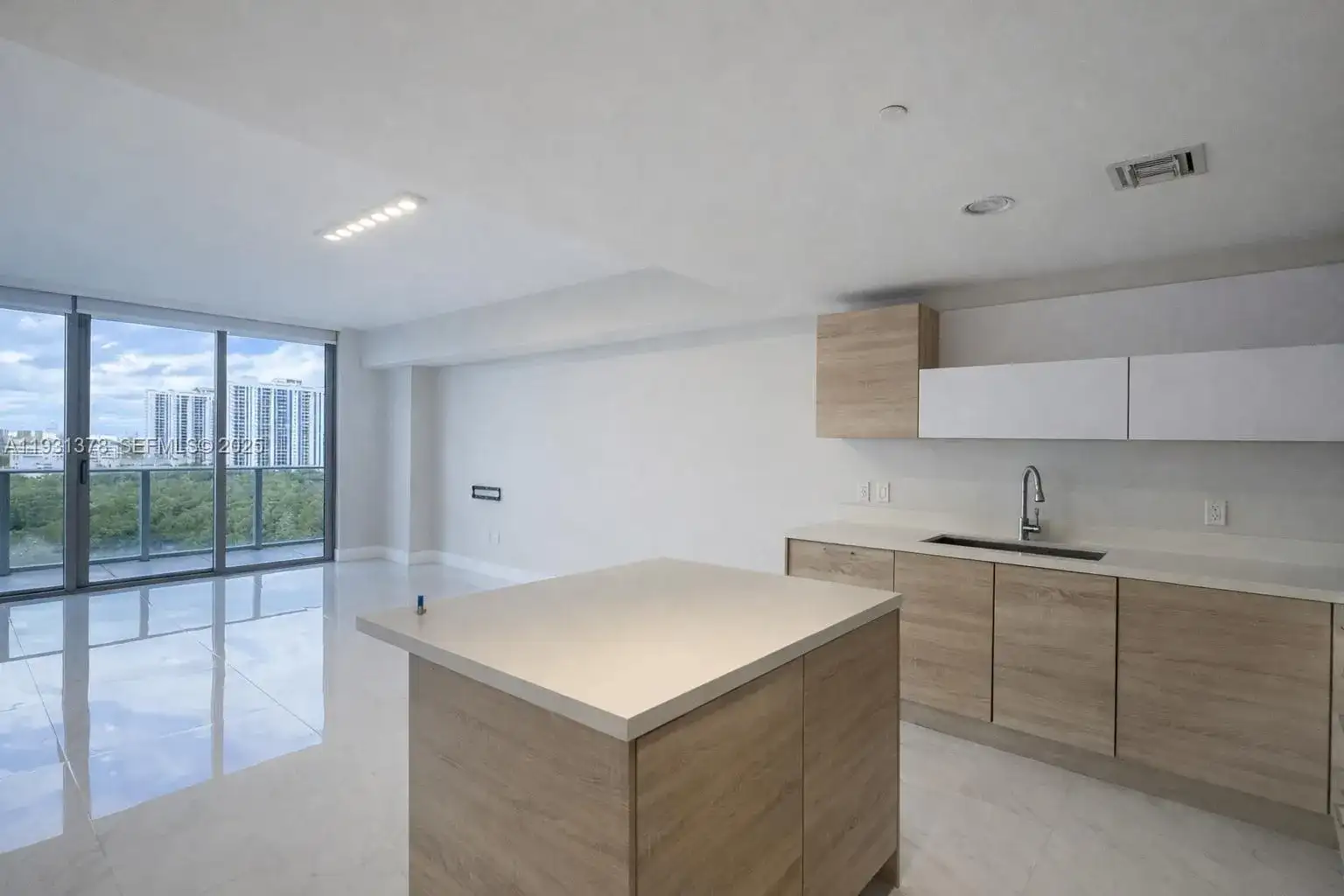 16385 Biscayne Blvd # 1102, North Miami Beach FL 33160 photo 5