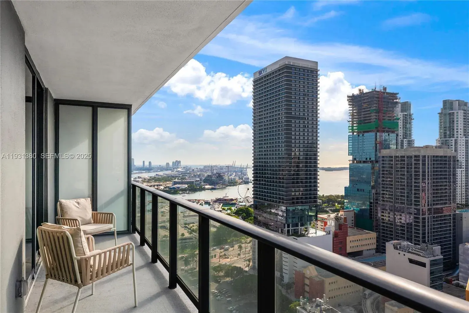 1 bedroom 1 bath Residential for sale at 159 NE 6th St # 2608, Miami FL 33132