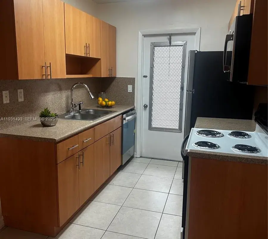 1855 Plunkett St # 209, Hollywood FL 33020