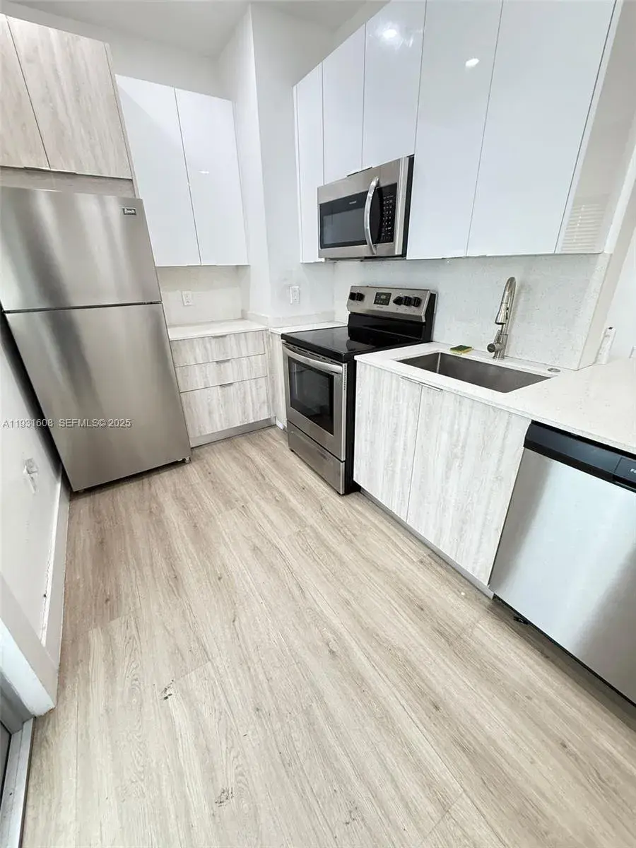 415 SE 3rd Ave # 6, Hallandale Beach FL 33009