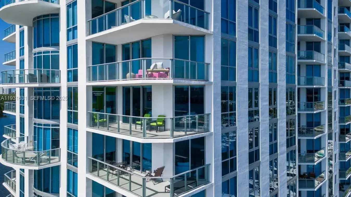 17111 Biscayne Blvd # 909, North Miami Beach FL 33160 photo 3