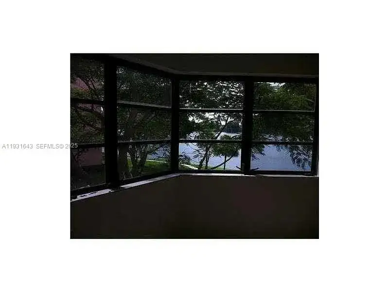 20860 San Simeon Way # 6, Miami FL 33179 photo 2