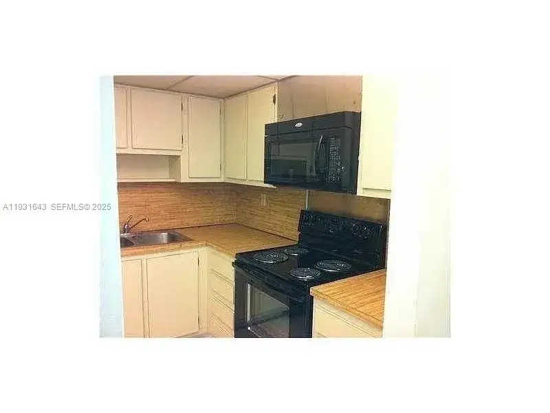 20860 San Simeon Way # 6, Miami FL 33179 photo 3