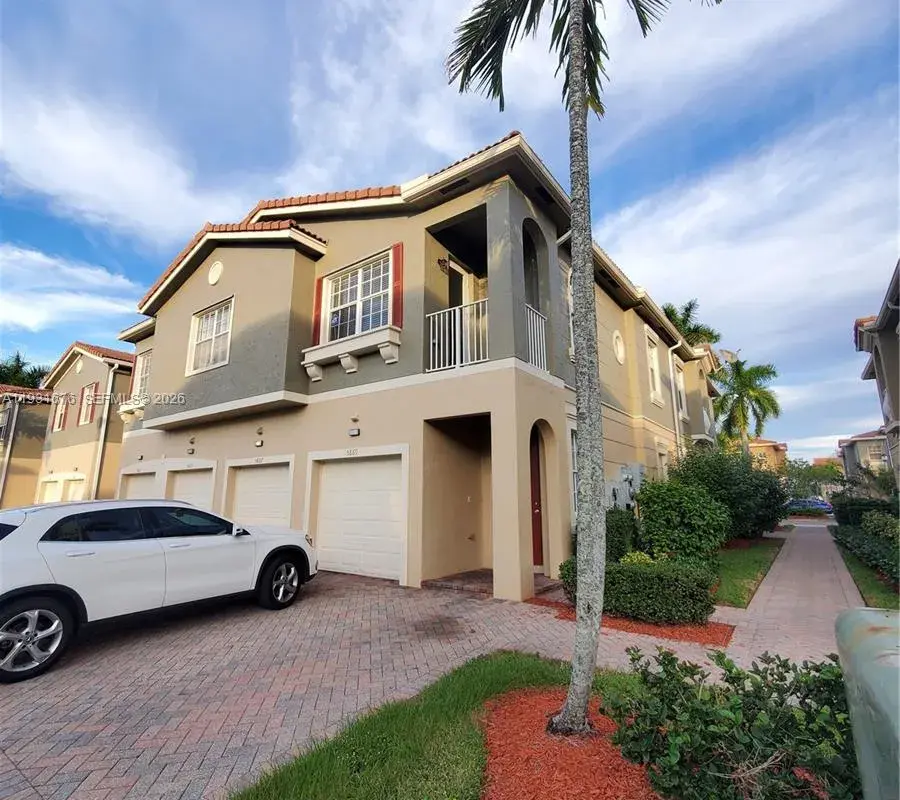 5869 Hampton Hills Blvd, Tamarac FL 33321