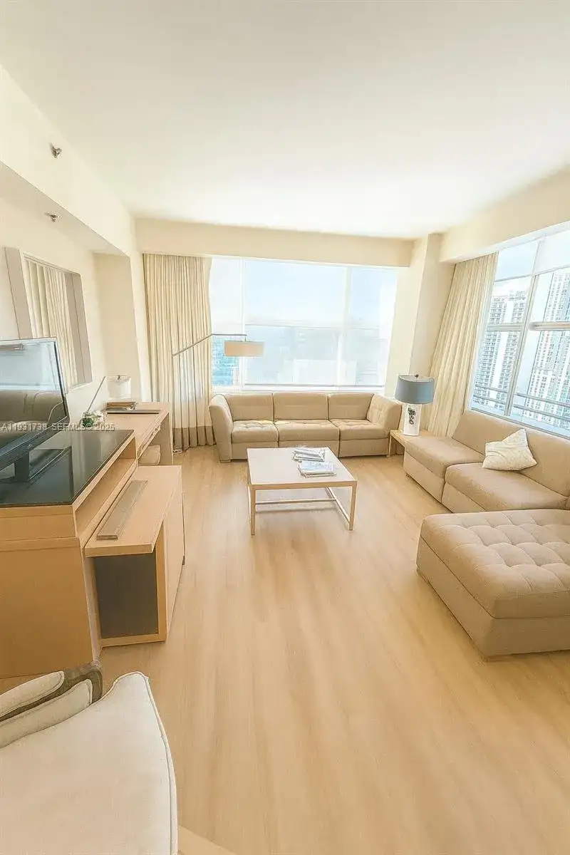 1395 Brickell Ave # 2701, Miami FL 33131 photo 2