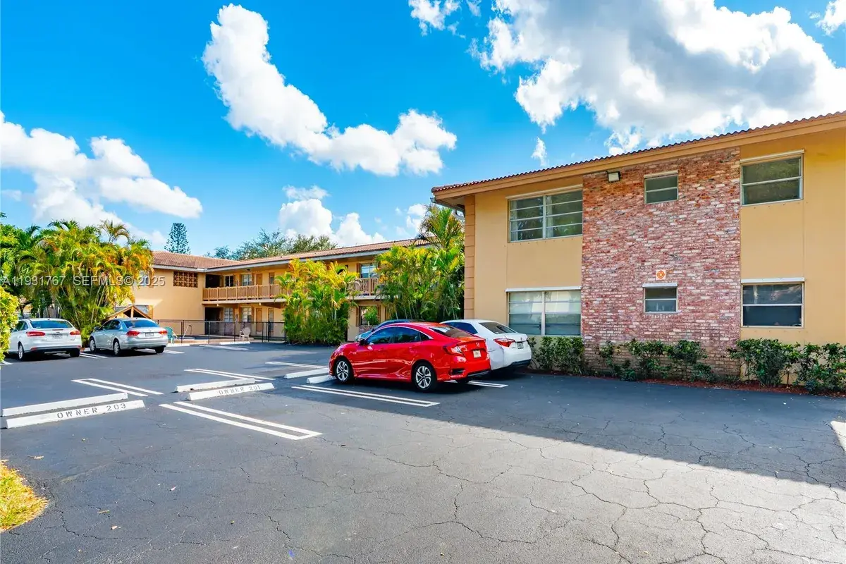 8704 NW 35th St, Coral Springs FL 33065