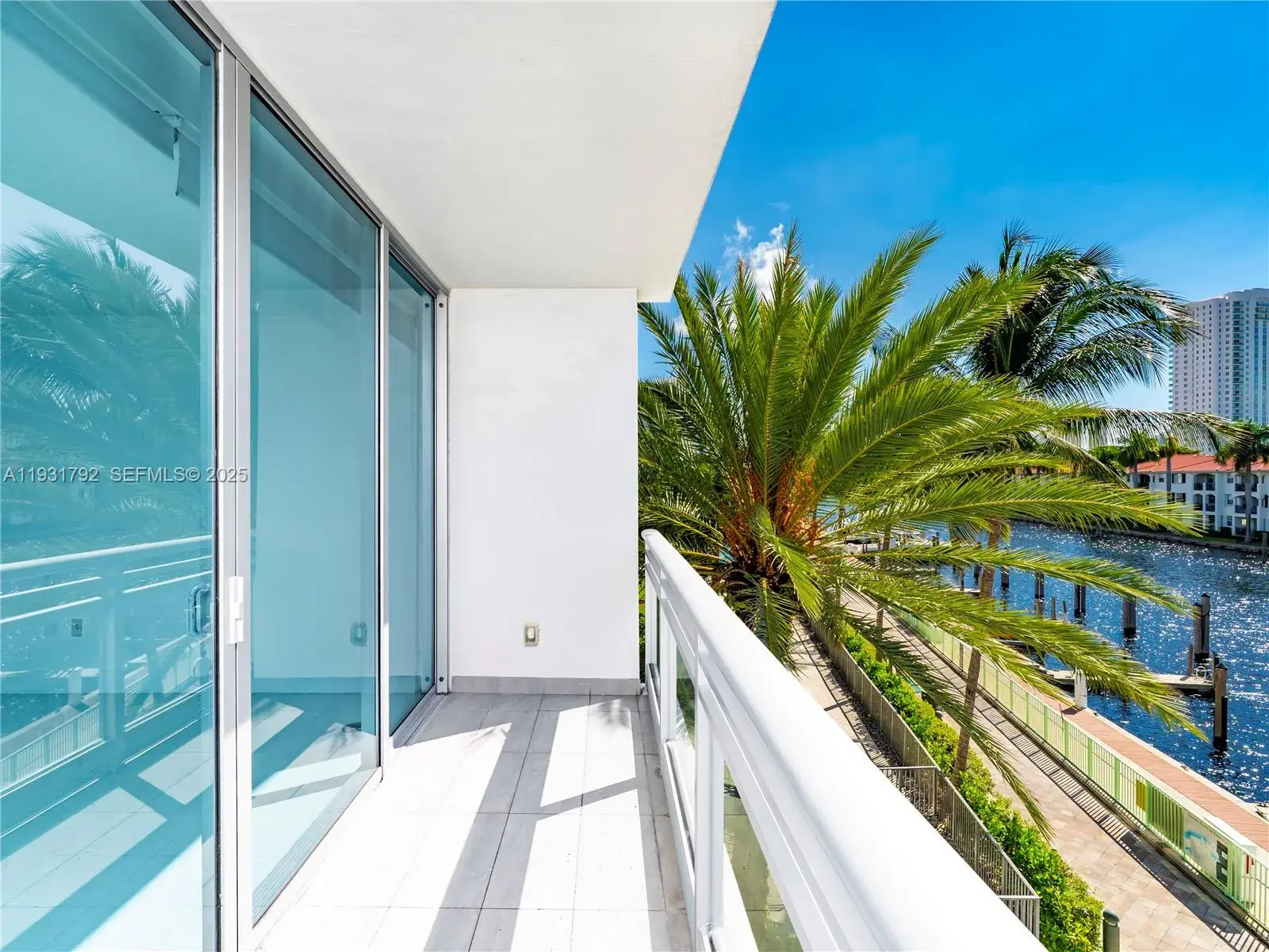 2950 NE 188th St # 225, Aventura FL 33180