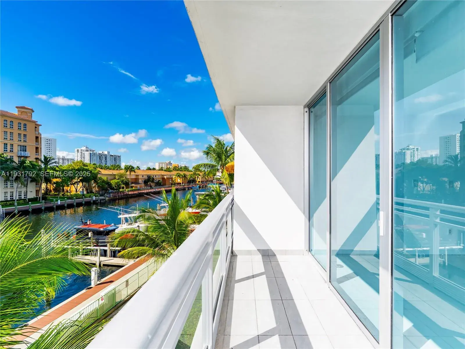 2950 NE 188th St # 225, Aventura FL 33180