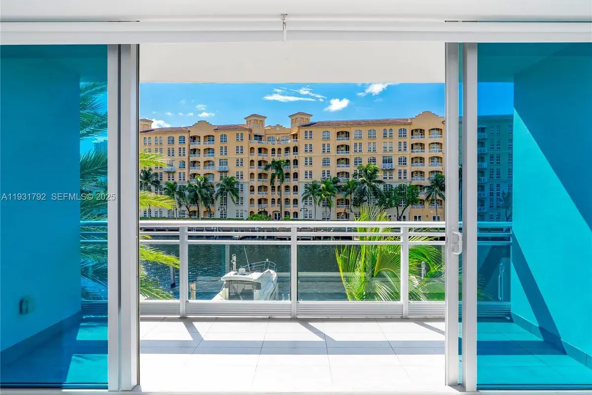 2950 NE 188th St # 225, Aventura FL 33180