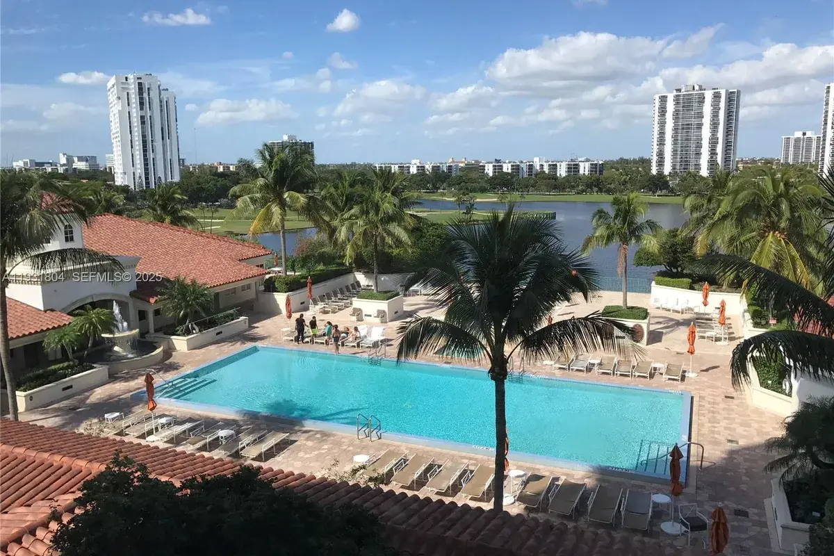 19900 E Country Club Dr # 812, Aventura FL 33180