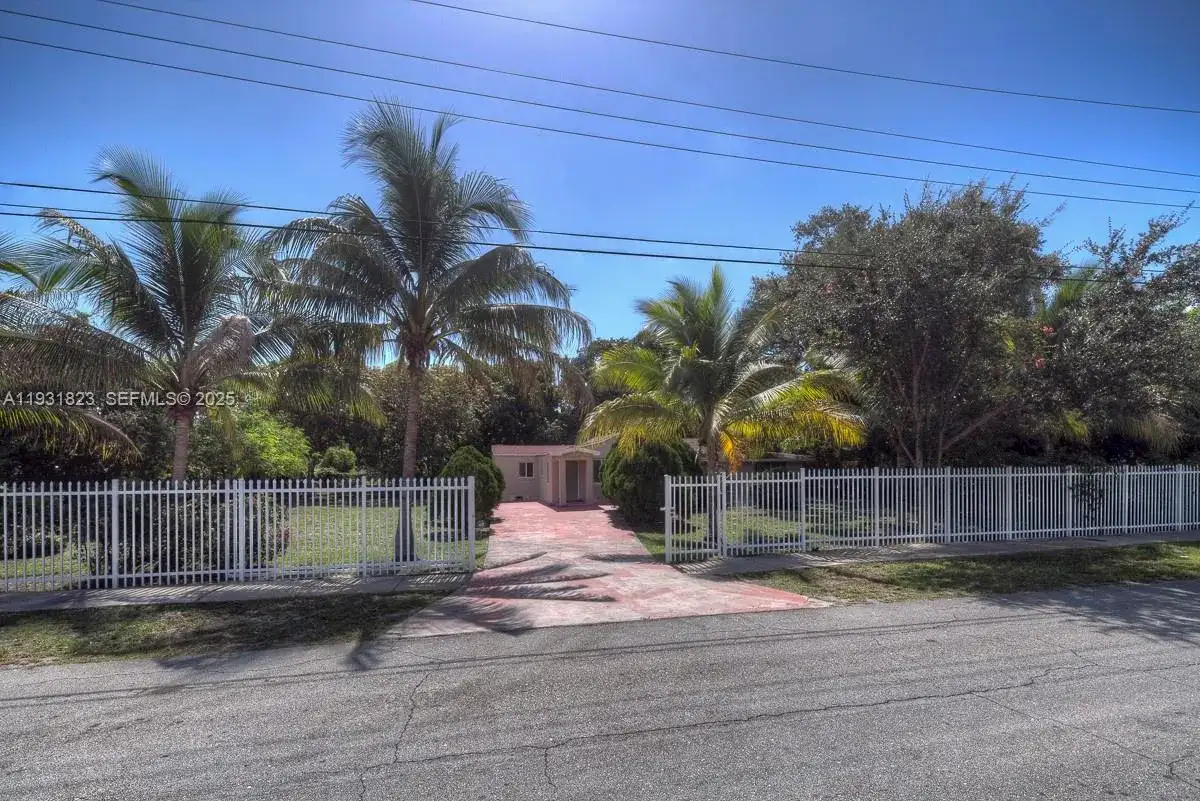 14935 NE 11th Ct # 1, Miami FL 33161 photo 3