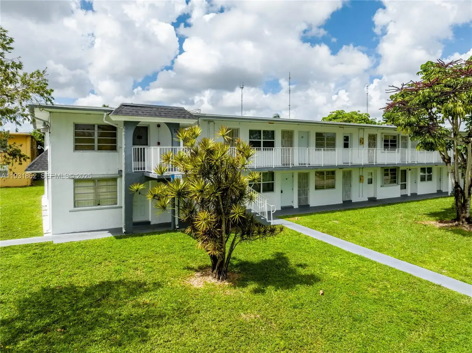 20310 NE 2nd Ave # 24, Miami Gardens FL 33179 photo 2