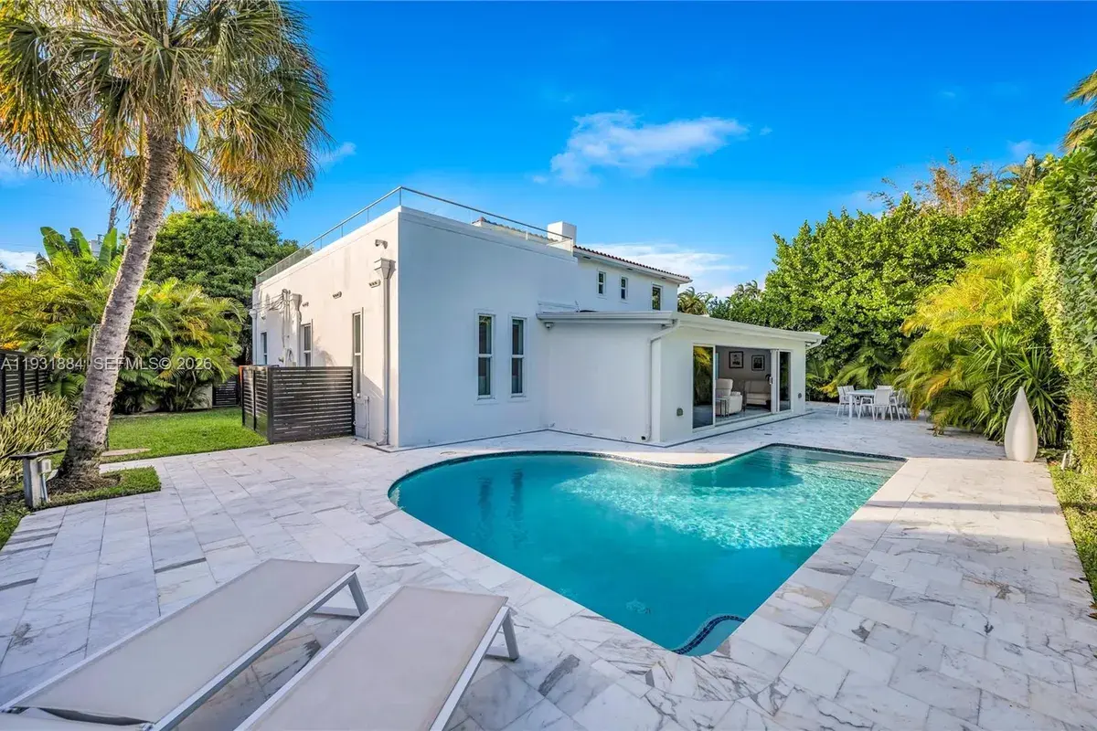 4321 Nautilus Dr, Miami Beach FL 33140