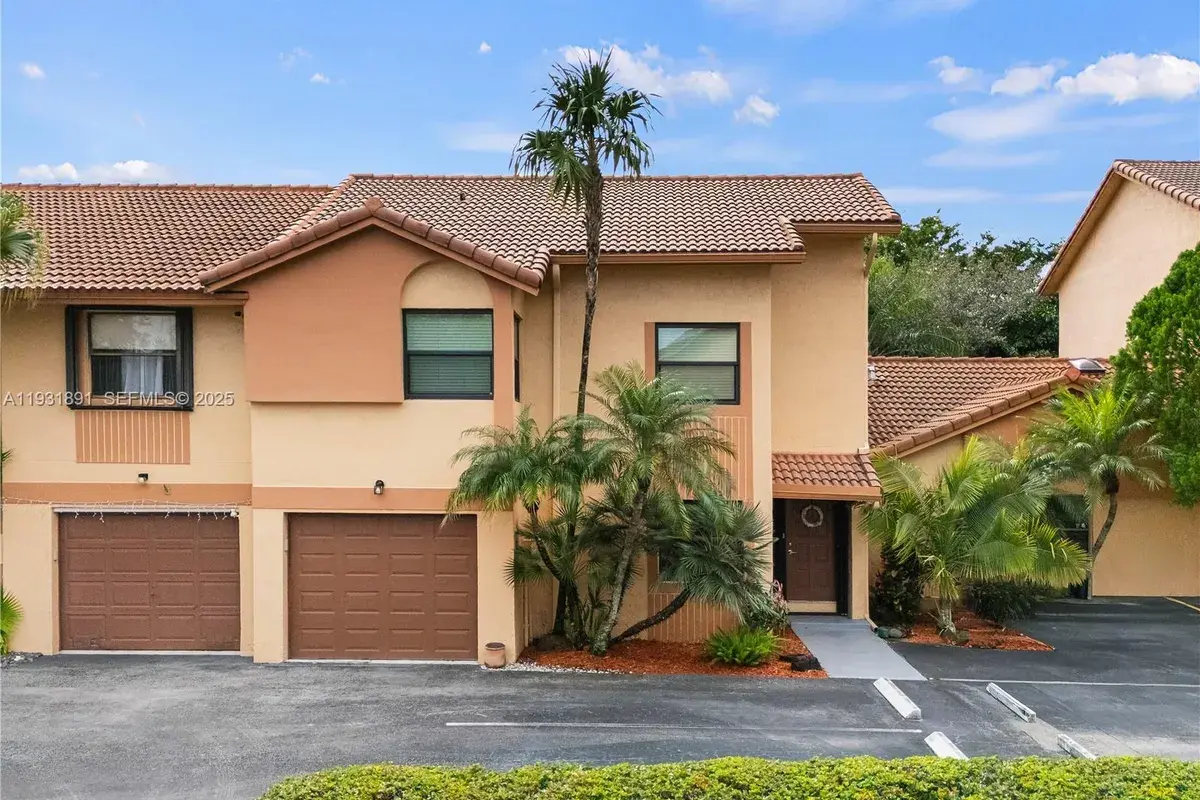 11282 SW 9th Ct, Pembroke Pines FL 33025