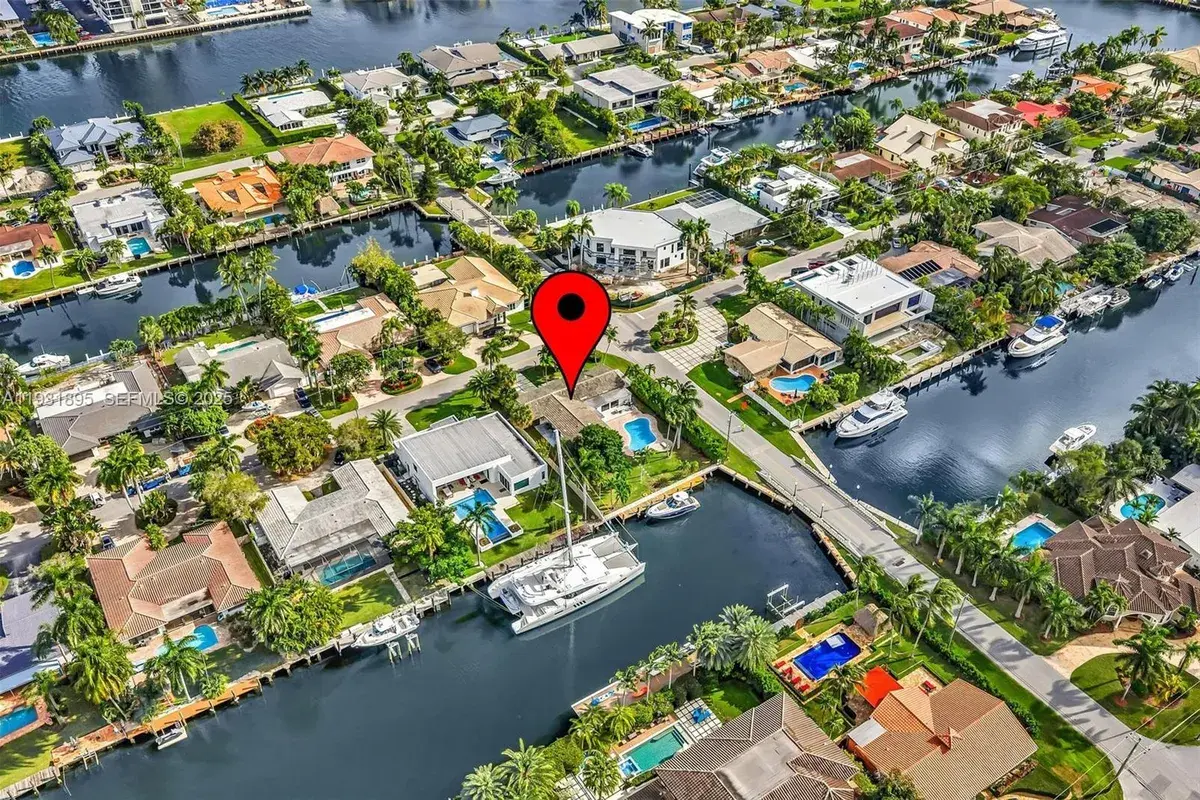 536 Hibiscus Dr, Hallandale Beach FL 33009