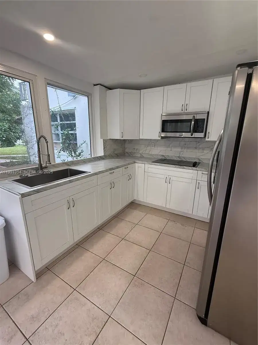 318 SW 15th St # 1, Dania Beach FL 33004 photo 5