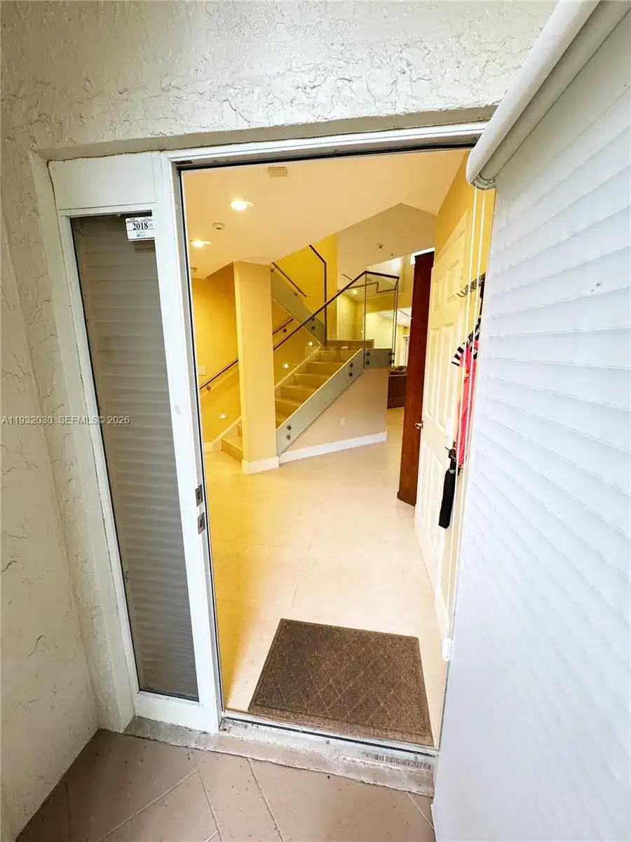 610 Misty Oaks Ln, Pompano Beach FL 33069 photo 2