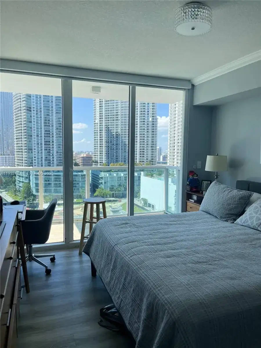 31 SE 5th St # 1911, Miami FL 33131 photo 3