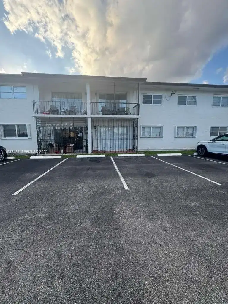 9520 SW 8th St # 109, Miami FL 33174 photo 2