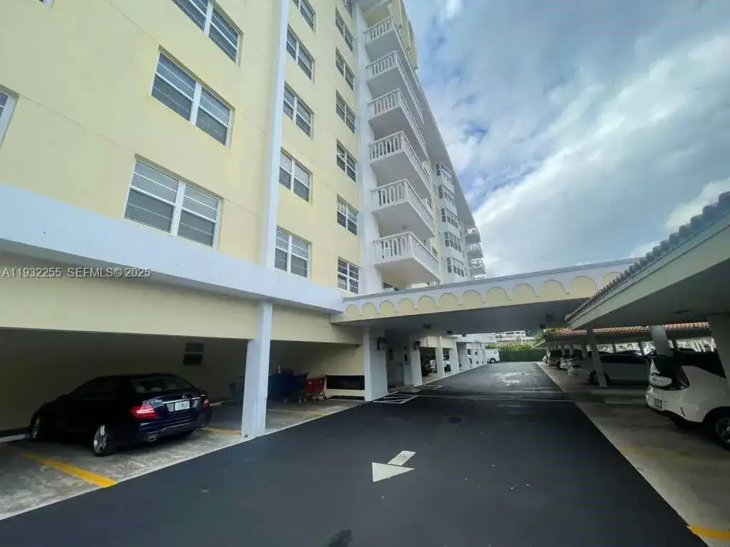 2500 NE 48th Ln # 301, Fort Lauderdale FL 33308 photo 2