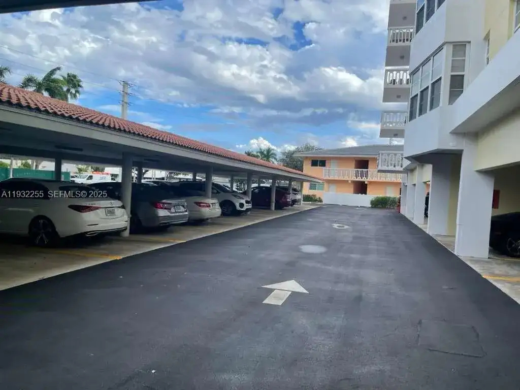 2500 NE 48th Ln # 301, Fort Lauderdale FL 33308 photo 3