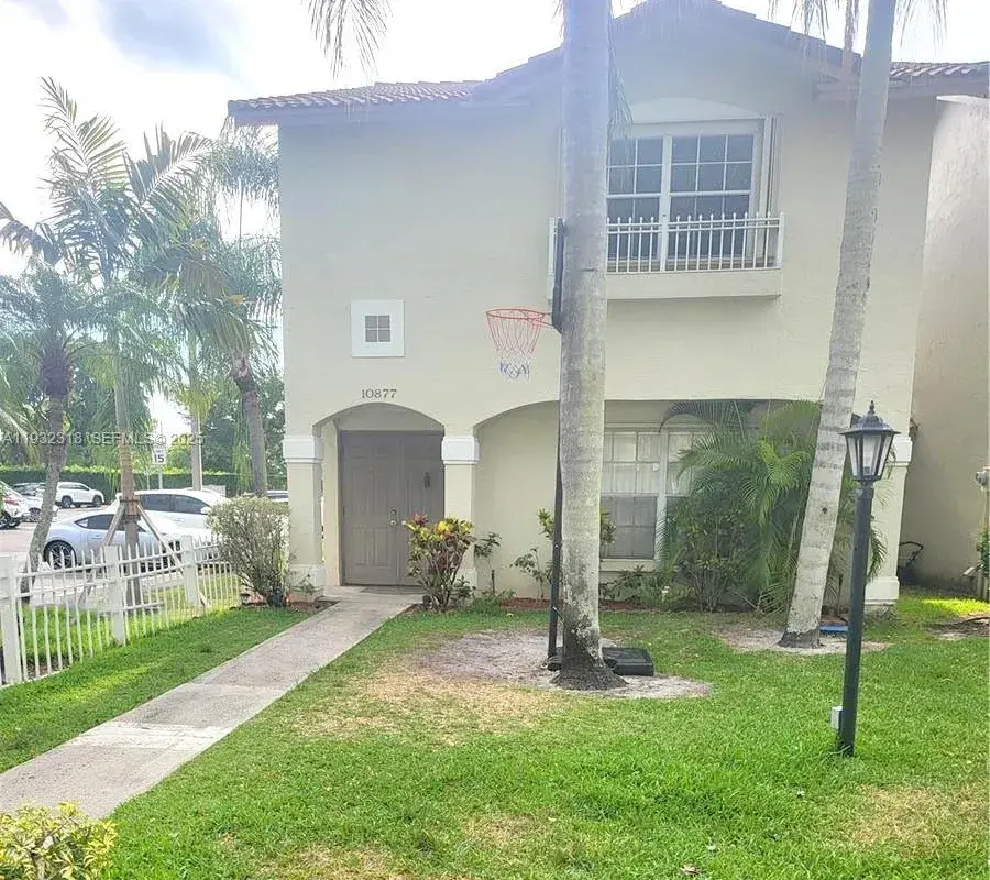 10877 NW 8th St, Pembroke Pines FL 33026
