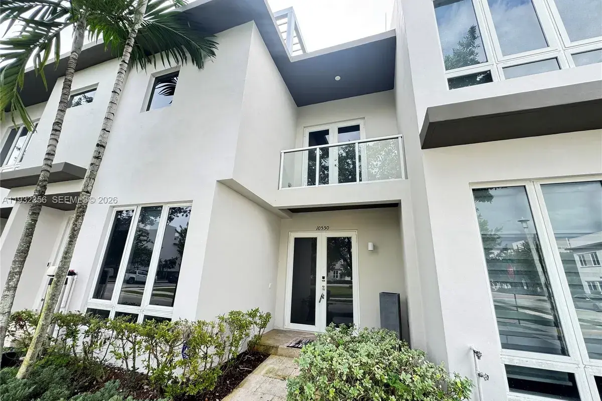 10550 NW 65th Ln, Doral FL 33178