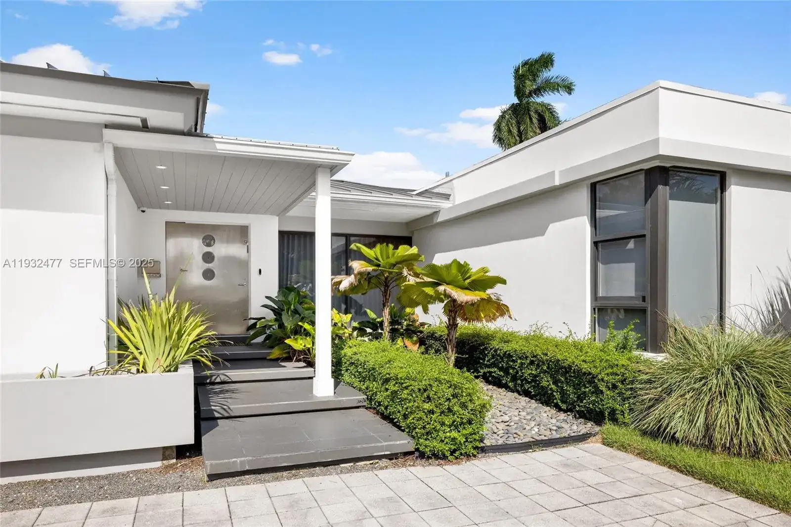 6420 Pinetree Drive Cir, Miami Beach FL 33141 photo 2