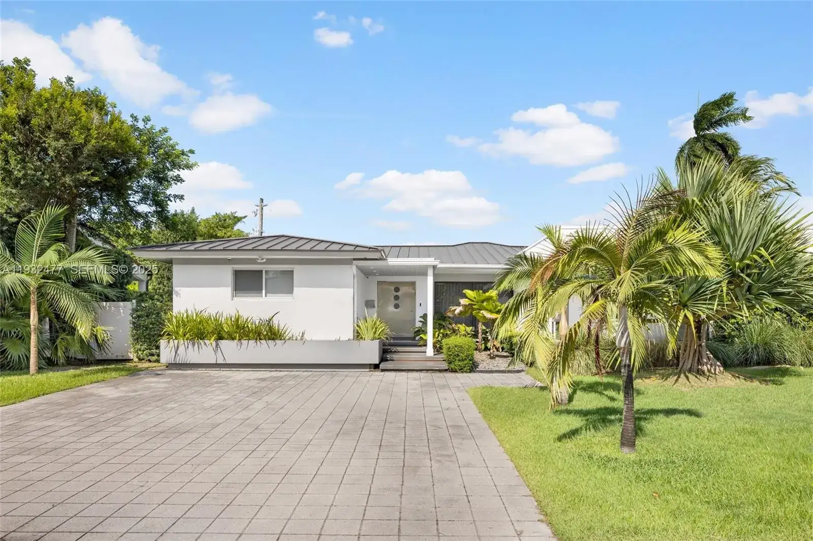 6420 Pinetree Drive Cir, Miami Beach FL 33141 photo 3
