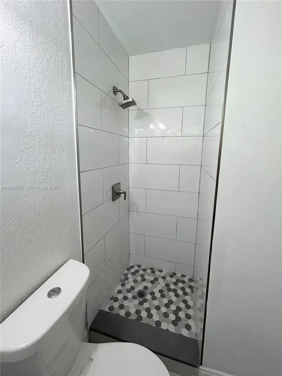 1265 SW 6th St # 16, Miami FL 33135 photo 5