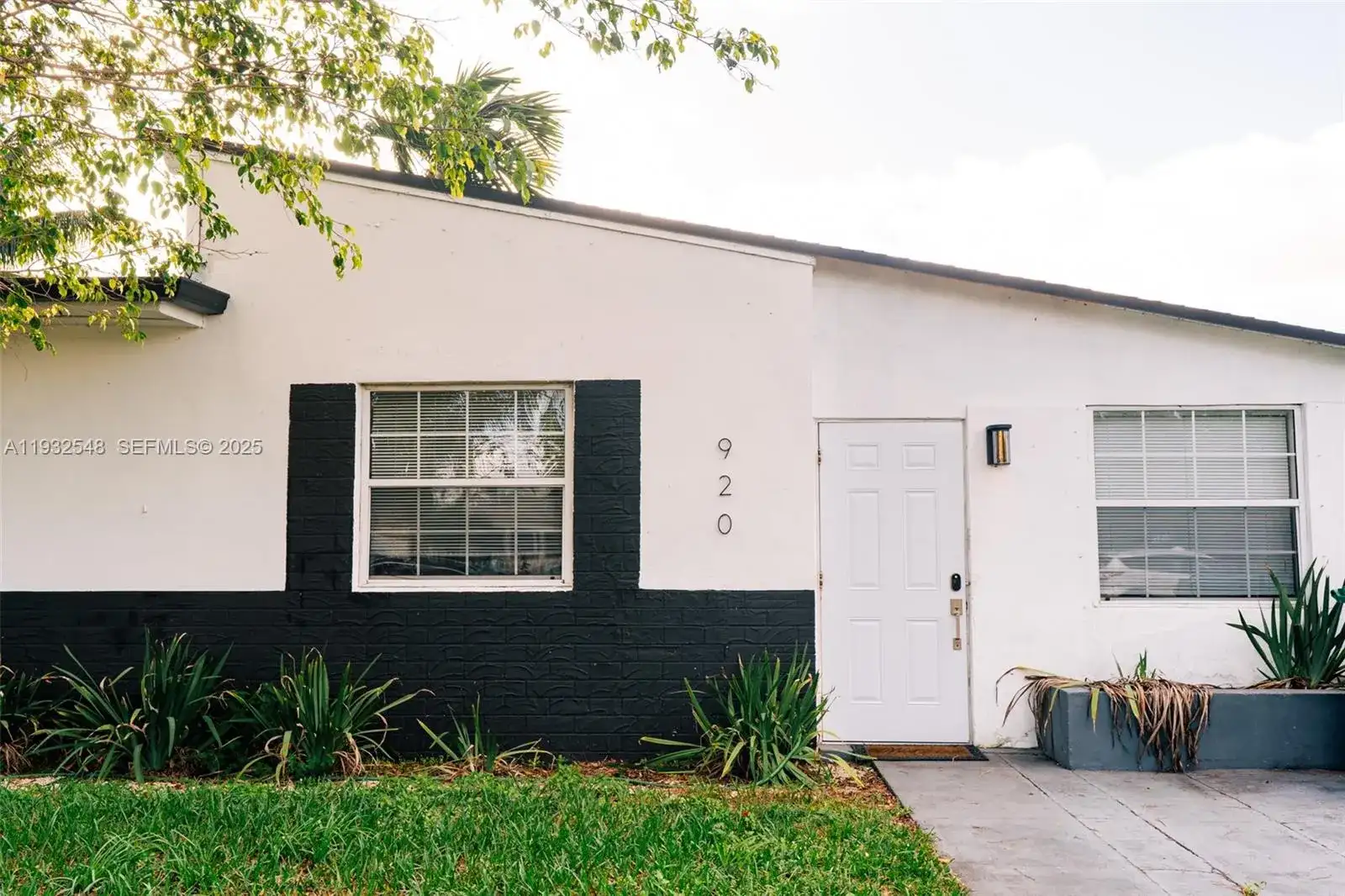 920 NW 84th St, Miami FL 33150 photo 2