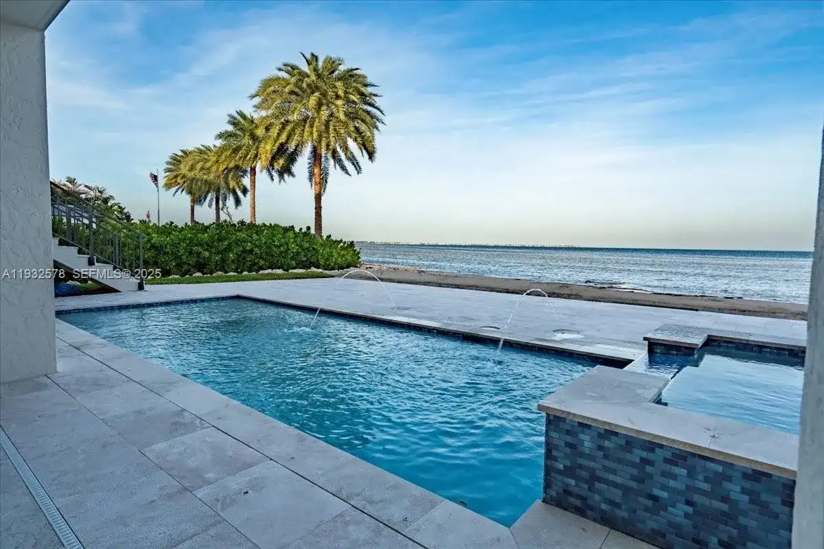 126 SE Sunrise Dr, Marathon FL 33050