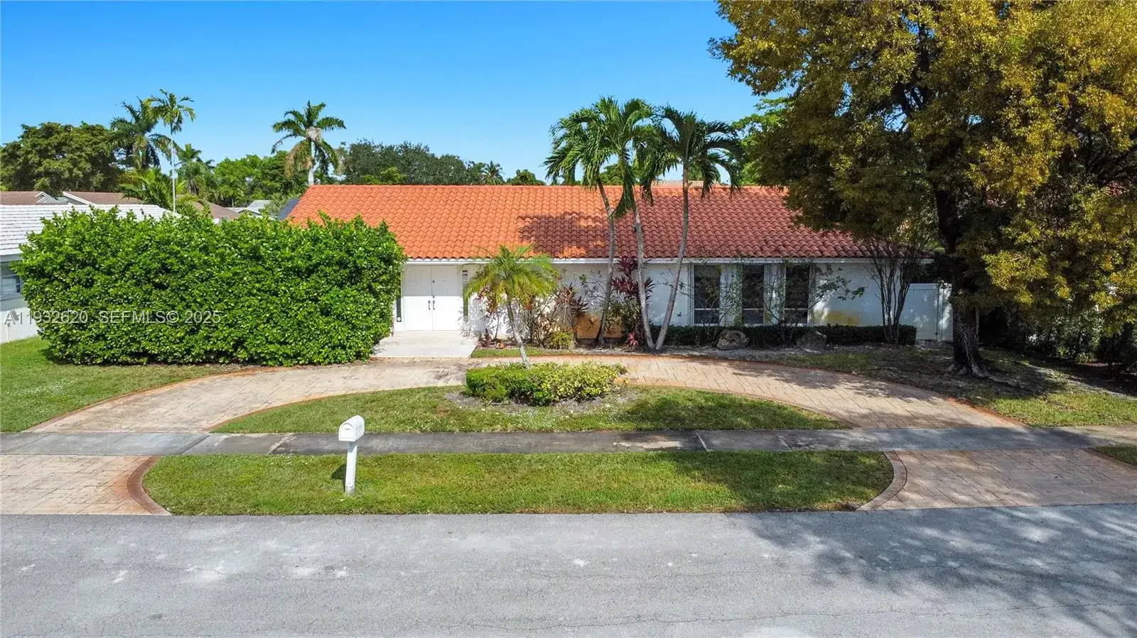 2101 NE 211th Ter, Miami FL 33179 photo 2