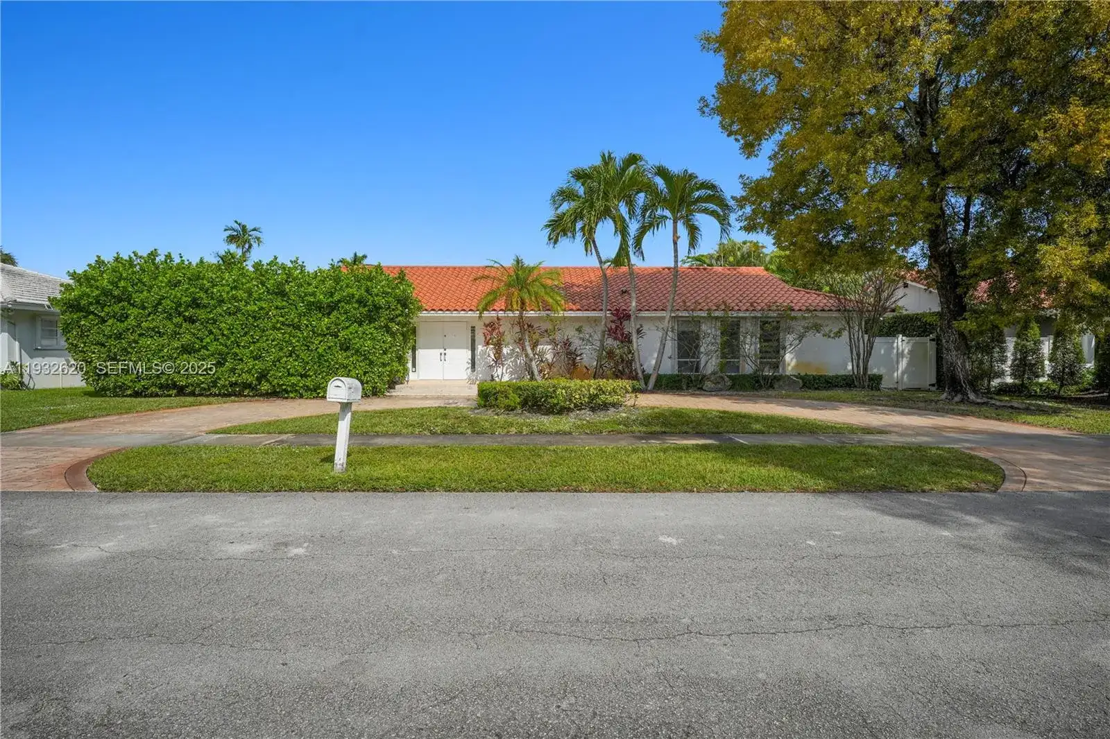 2101 NE 211th Ter, Miami FL 33179 photo 3